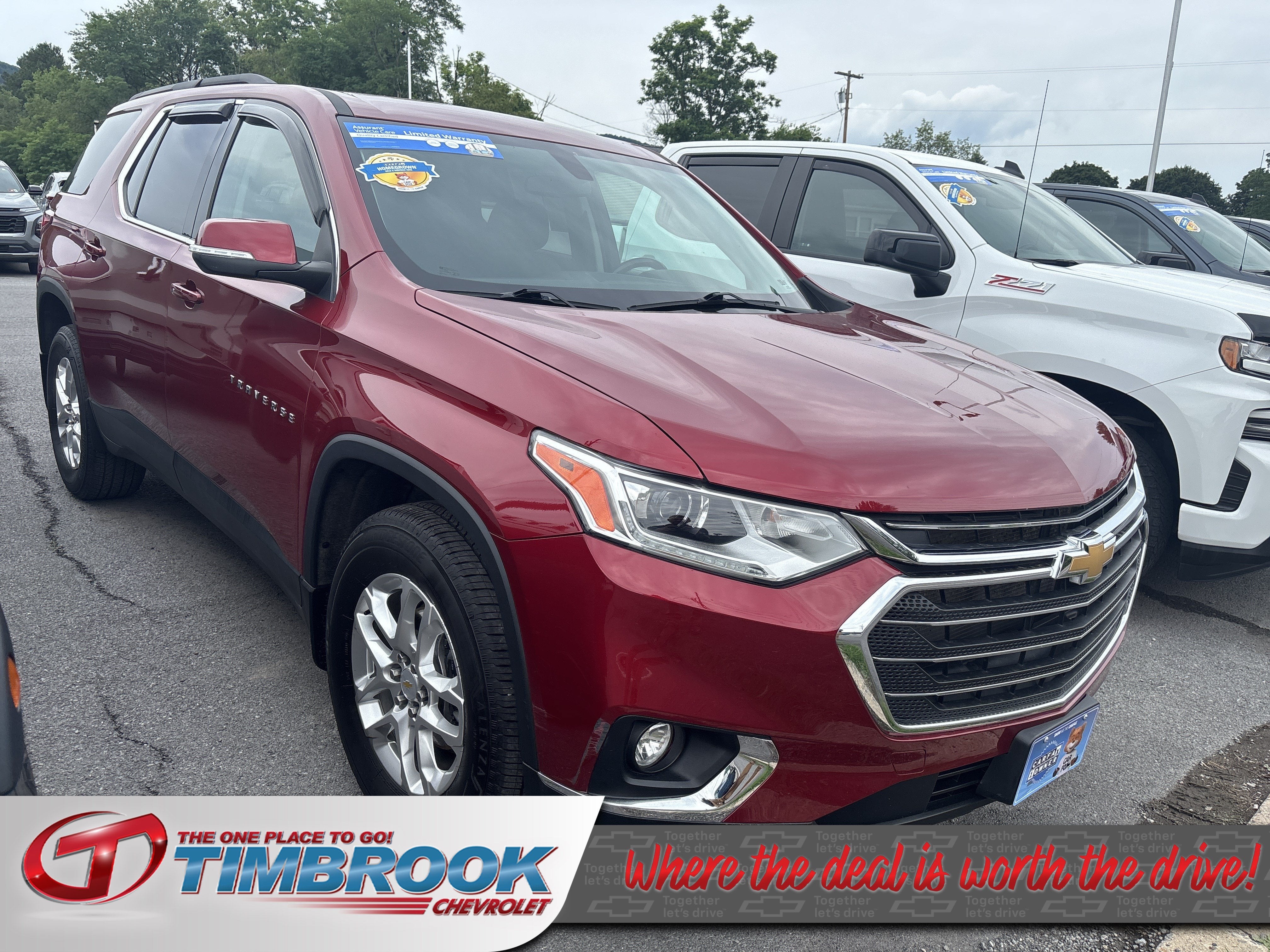 2021 Chevrolet Traverse LT Cloth in Cajun Red Tintcoat — front three-quarter view